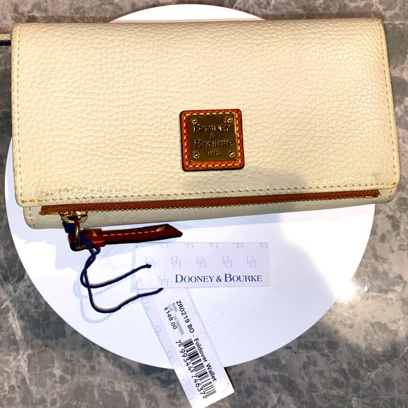 Dooney & Bourke Handbags - 🤍❤️Dooney & Bourke🤍❤️ Foldover Wallet NWT